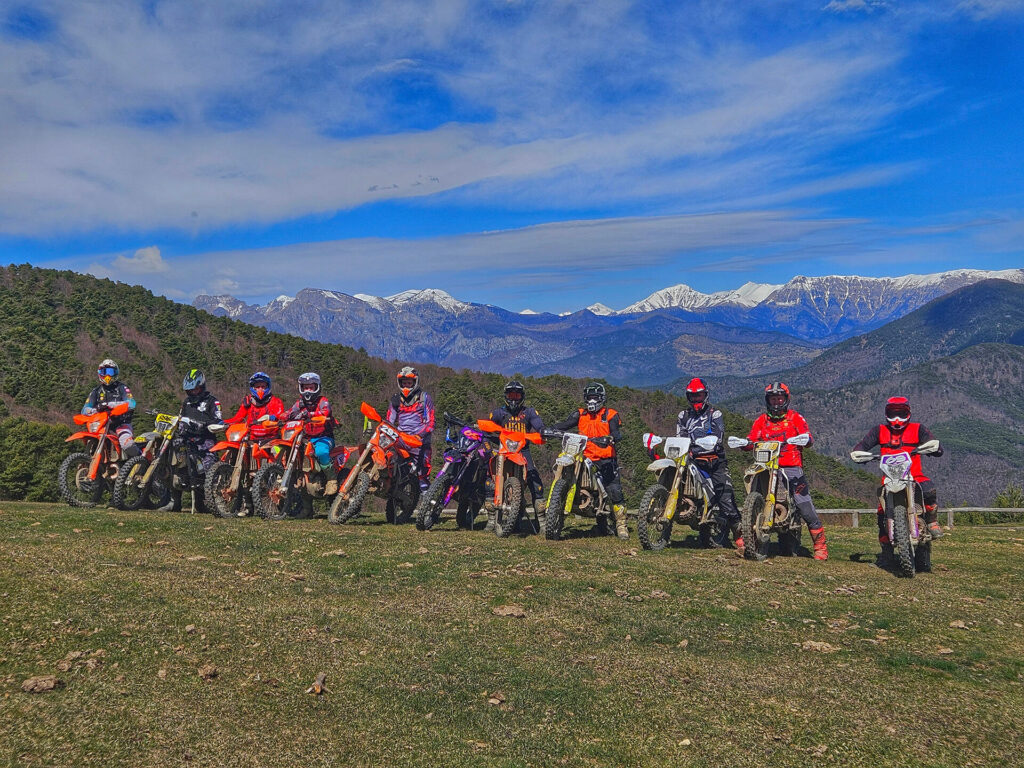 Grupowe szkolenie enduro we Włoszech dla początkujących i zaawansowanych motocyklistów