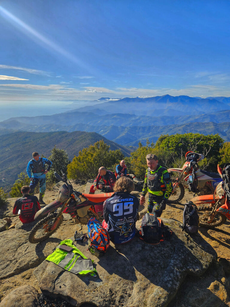 Szkolenie enduro i wyjazd motocyklowy po górskich trasach we Włoszech